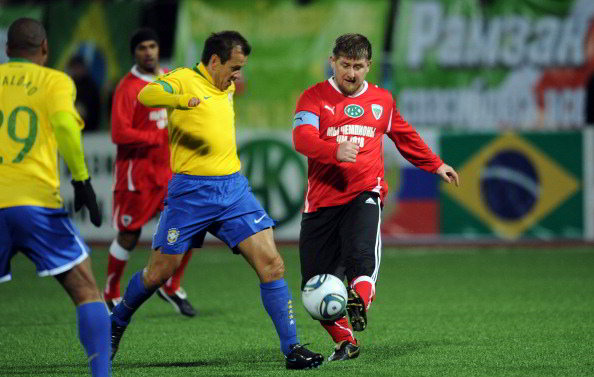 Футбольная команда Кадырова проиграла сборной Бразилии со счетом 4:6. Фото:DMITRY KOSTYUKOV/AFP/Getty Images
