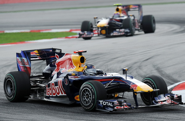 Формула-1: Виталий Петров вновь сошел с трассы. Фото