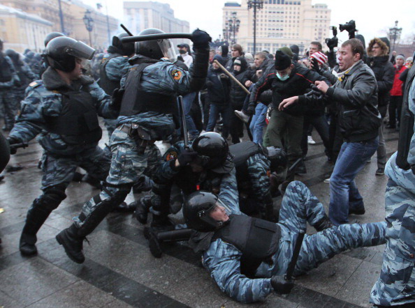 Митинг памяти Егора Свиридова на Манежной площади в Москве закончился дракой