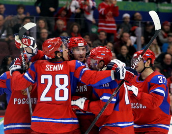 Сборная России по хоккею в первом матче победила Латвию