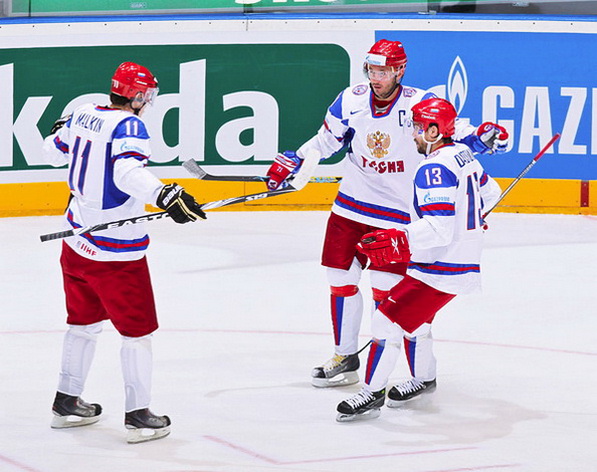 Евгений Малкин (R), Сергей Гончар (S), Павел Дацюк (L). Фото с сайта livesport.ru