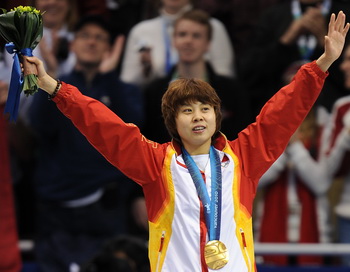 Китайская конькобежка Ван Мэн выиграла третье золото в Ванкувере