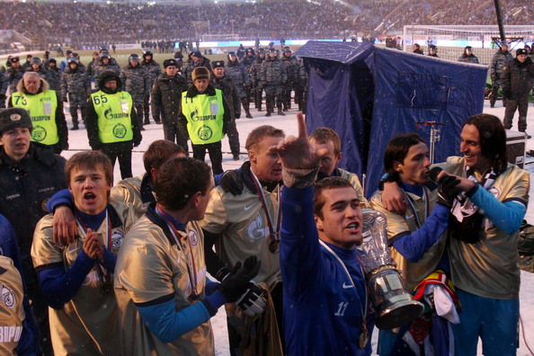 Вручение чемпионского кубка «Зениту» состоялось после матча последнего тура ЧР