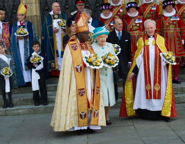 Королева Елизавета II, принц Филипп и принцесса Беатрис посетили службу в Йоркском соборе