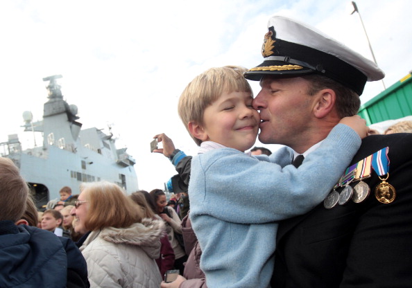 Фоторепортаж о возвращении HMS Ocean домой после операции в Ливии