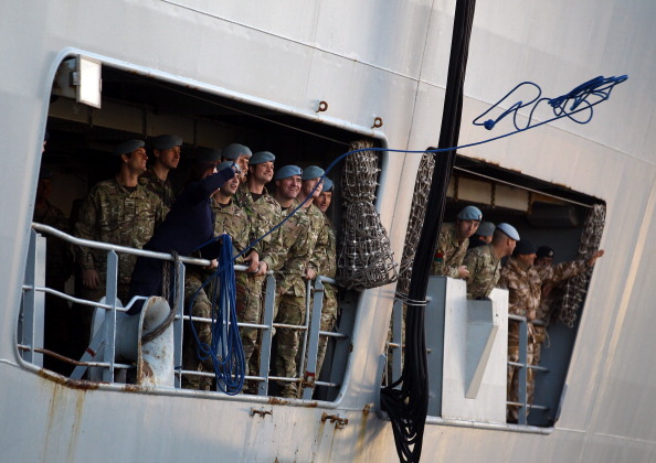Фоторепортаж о возвращении HMS Ocean домой после операции в Ливии