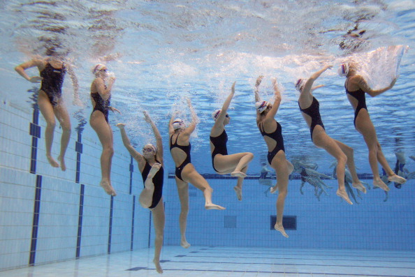 Фоторепортаж с тренировки команд по синхронному плаванию в Пекине