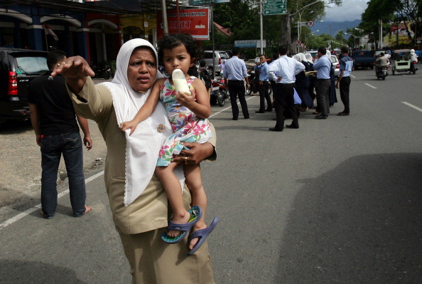 После мощного землетрясения на Суматре в провинции Ачех была объявлена эвакуация людей