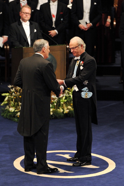 Фоторепортаж с церемонии награждения лауреатов Нобелевской премии в Стокгольмеs