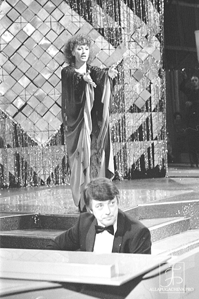 «Маэстро».  Алла Пугачева и  Раймонд Паулс на новогоднем «Голубом огоньке» в 1980 году