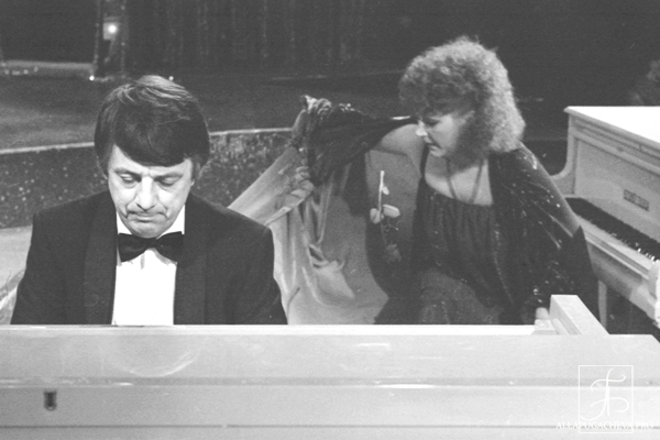 «Маэстро».  Алла Пугачева и  Раймонд Паулс на новогоднем «Голубом огоньке» в 1980 году