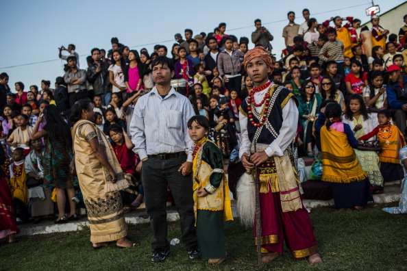 Фестиваль танца Shad Suk Mynsiem проходит в Индии