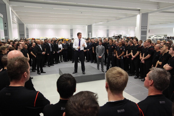 Фоторепортаж о Дэвиде Кэмероне в технологическом центре McLaren
