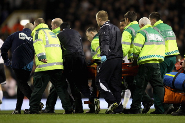 Футболист «Болтона» Муамба, потерявший во время матча сознание, находится в критическом состоянии
