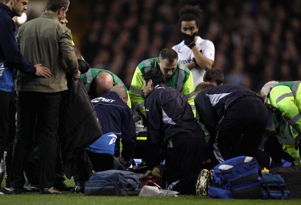 Футболист «Болтона» Муамба, потерявший во время матча сознание, находится в критическом состоянии