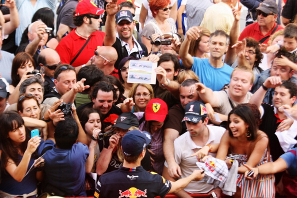 Фоторепортаж с соревнований «Формулы-1»: Марк Уэббер выиграл второй заезд гран-при  Испании, Петров  - на 12 месте