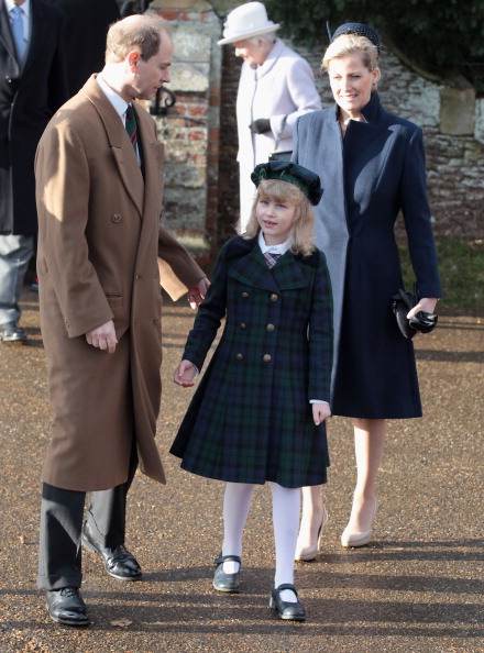 Королевская семья Британии после Рождественской   службы  в церкви Sandringham