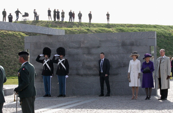 Камилла   и  принц Чарльз в  Копенгагене посетили национальный мемориал
