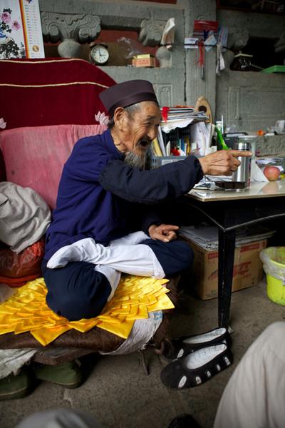 Монах  Цзя Даочжан, живущий в пещере
