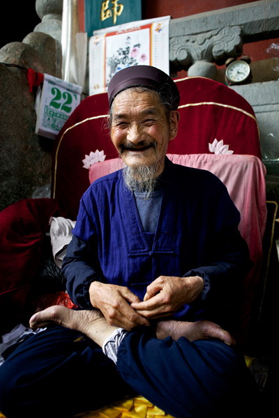 Монах  Цзя Даочжан, живущий в пещере