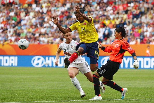 Фоторепортаж с футбольного матча между женскими сборными  США и Колумбии. Фото: Joern Pollex/ Alex Grimm/Getty Images