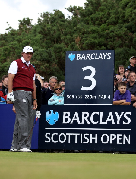 Фоторепортаж о гольфисте Филе Микельсоне на  первом туре Barclays Scottish Open. Фото: Richard Heathcote/Getty Images