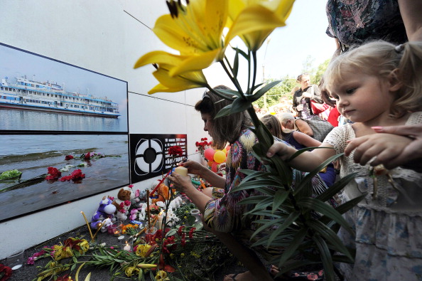 В день национального траура Россия скорбит по погибшим на затонувшем теплоходе «Булгария»