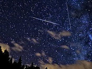 Августовский звездопад проходит на фоне полной Луны. Фото с сайта nasa.gov