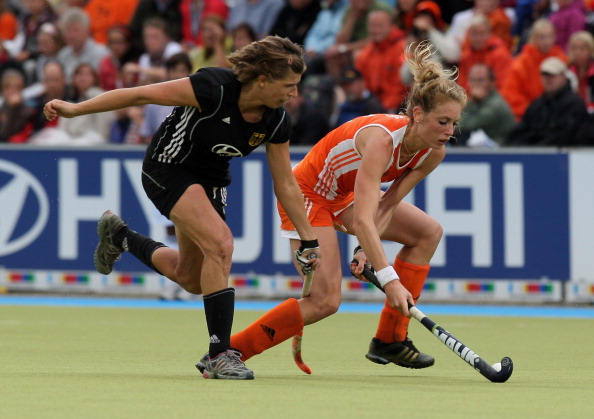 Женская сборная Нидерландов по хоккею на траве обыграла в  финале  команду Германии. Фоторепортаж  с  матча