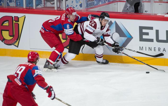 Сборная России по хоккею выиграла у Латвии со счётом 5:2