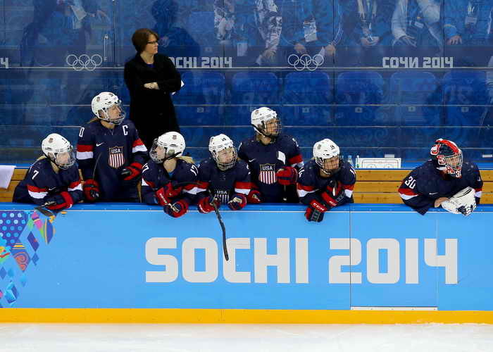 Женская сборная США по хоккею выиграла у сборной Финляндии. Фото: Martin Rose/Getty Images
