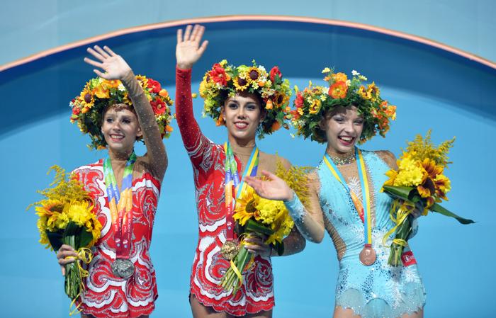 Российские гимнастки в первый день чемпионата взяли четыре медали