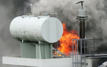Дым над реактором «Фукусима-1» стал черным