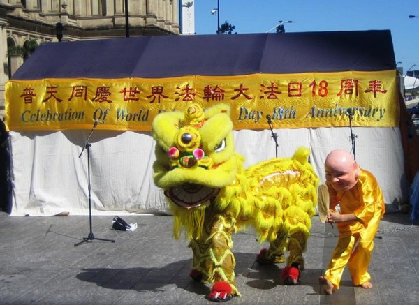 В разных странах празднуют Всемирный день Фалунь Дафа. Фоторепортаж
