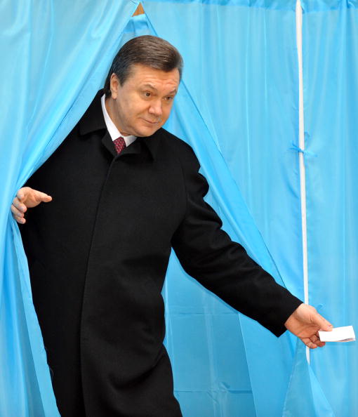 ЦИК Украины: проголосовало около половины избирателей. Фоторепортаж