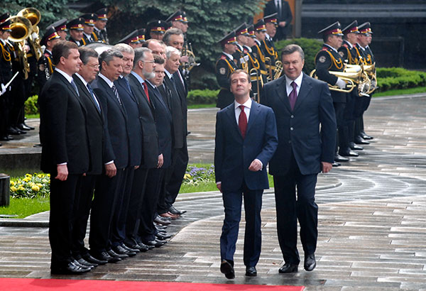 Официальная церемония встречи Дмитрия Медведева в Киеве. Фоторепортаж