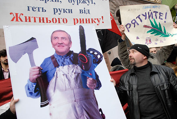 Протест предпринимателей в Киеве: торговцы пытались накормить мэрию утятиной. Фоторепортаж