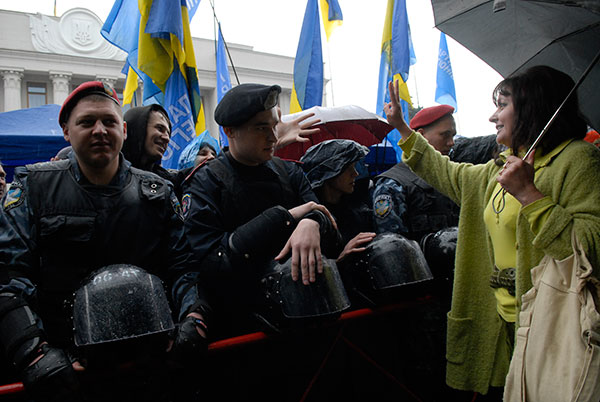 Киев: митинг оппозиции прошел возле Верховной Рады. Фоторепортаж
