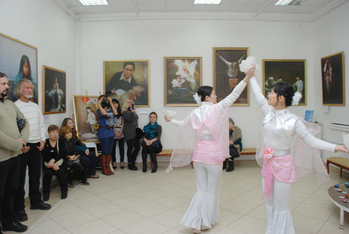Завершилось мероприятие яркими традиционными китайскими танцами. Фото: Юлия Цигун/Великая Эпоха (The Epoch Times) 