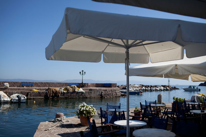Ресторан в Митилини, Лесбос (греческий остров в северовосточной части Эгейского моря). Фото: Uriel Sinai/Getty Images