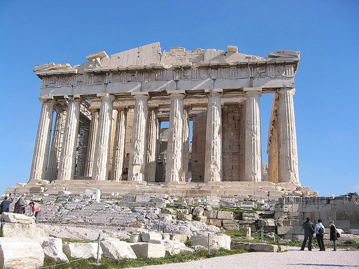 Парфенон — памятник античной архитектуры, древнегреческий храм, расположенный на афинском Акрополе, главный храм в древних Афинах. Фото: Harrieta171/commons.wikimedia.or