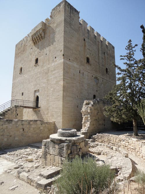 Замок Колосси — средневековый замок на берегу Кипра