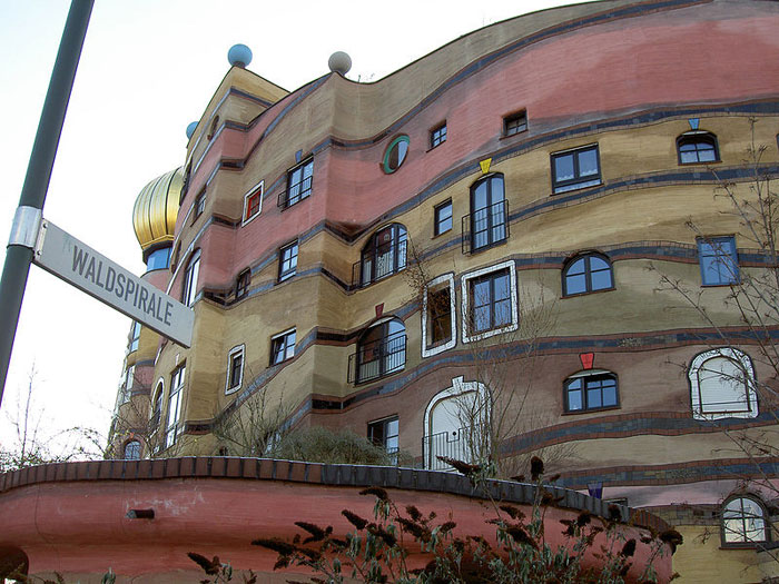 «Лесная спираль» - улиткообразный дом Хундертвассера в Дармштадте