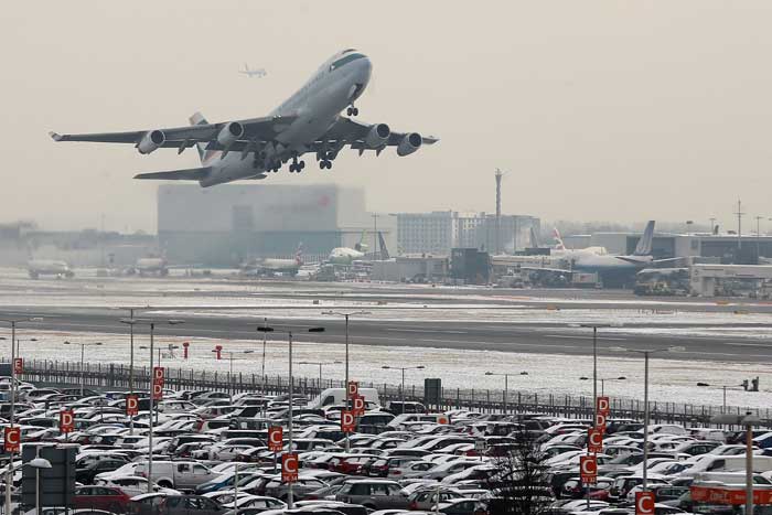 Перемещение на самолетах между дальними регионами в великобритании давно стало обыденным. Фото: Dan Kitwood/Getty Images