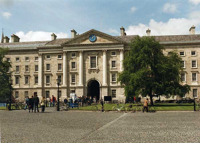 Тринити-колледж — старейшее и самое престижное высшее заведение Ирландии. Фото: Matpib/commons.wikimedia.org