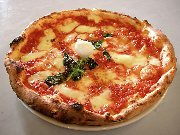 Неаполитанская пицца. Фото: Valerio Capello/commons.wikimedia.org