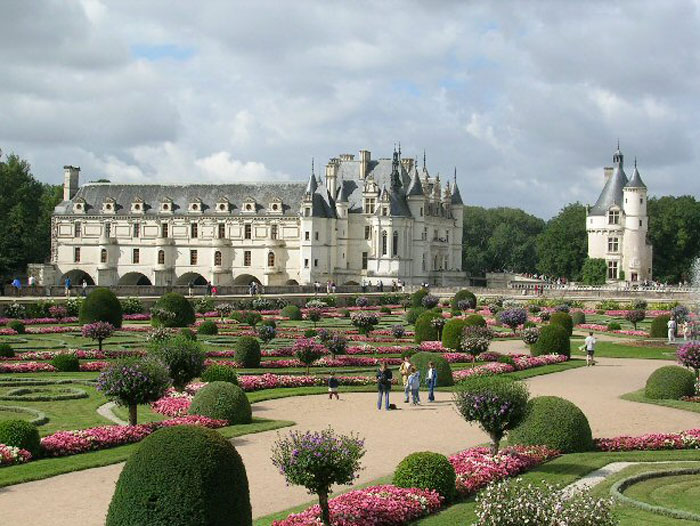 Замок Шенонсо — «дамский замок». Один из наиболее любимых, известных и посещаемых замков Франции. Является частной собственностью, но открыт для посещения. Фото: Bilbo/commons.wikimedia.org