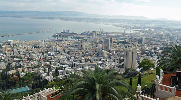 Хайфа — третий по величине город Израиля и второй по величине морской порт, лежит на склонах горы Кармель. Фото: David Shankbone/commons.wikimedia.org