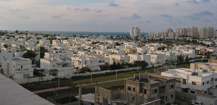 Ашдод — шестой по величине город в Израиле, расположенный в Южном округе страны на побережье Средиземного моря, в тридцати километрах к югу от Тель-Авива. Фото: Kberlin/commons.wikimedia.org