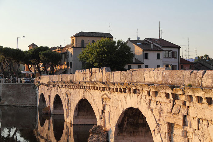 Древний мост Тибериуса. Фото: Howwi/commons.wikimedia.org